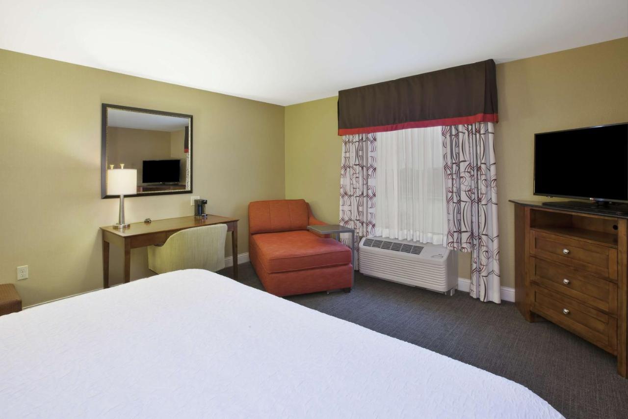 Hampton Inn & Suites Wichita-Northeast Exterior foto