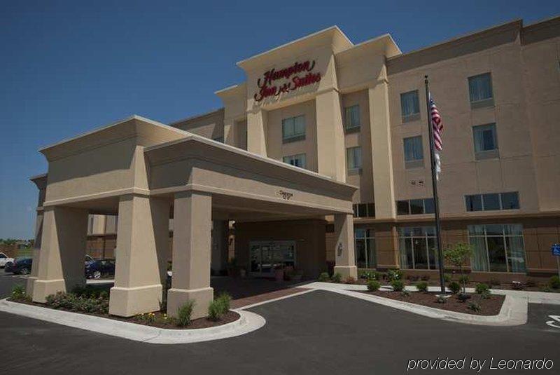 Hampton Inn & Suites Wichita-Northeast Exterior foto